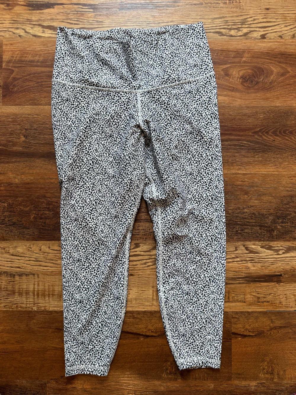 Black and White Dot Print Leggings